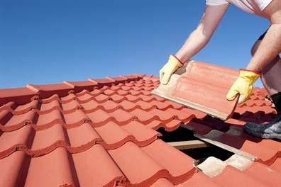 damaged-shingle-roof-repair-in